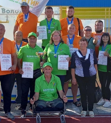 «Бог готував мене до того, що втрачу ноги»: історія майстра-чоботаря з Волині
