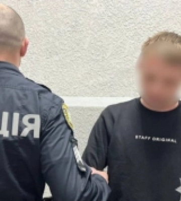 Шахрая, який ошукав 81-річну мукачівку на понад 150 тисяч гривень, затримали в Одеській області
