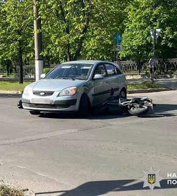 На Полтавщині автомобіль зіткнувся з електромопедом, яким керував 16-річний юнак