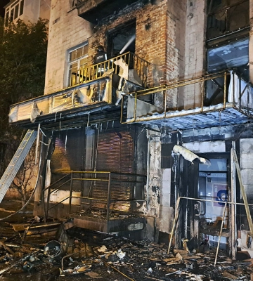 Ворог масовано атакував Харків &quot;Шахедами&quot;: постраждав будинок, горять авто
