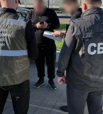На Львівщині викрили схему з контрабанди авто під виглядом “гуманітарки”