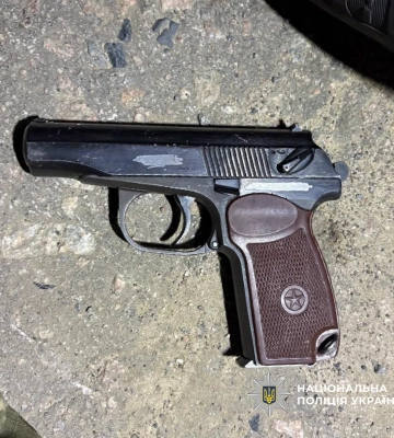 На Харківщині чоловік, який погрожував пістолетом поліцейським, виявився серійним крадієм. ФОТО