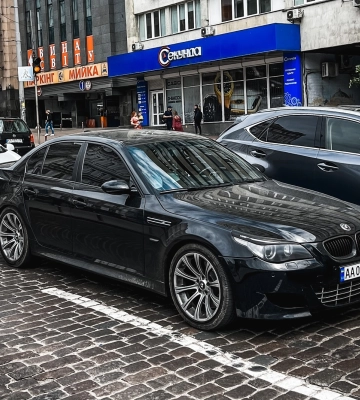 Легенда 2000-х: в Киеве засветился редкий спортивный BMW на 500 сил 