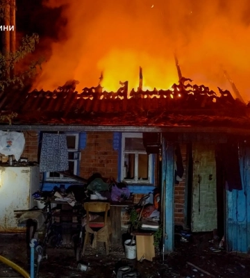 Рятувальники загасили пожежу в Сумській громаді після ворожого удару