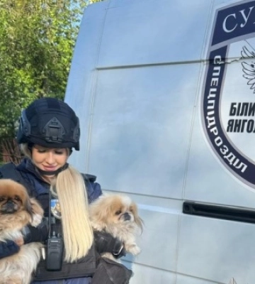 «Білі янголи» вивезли мешканку Сумського району з-під обстрілів