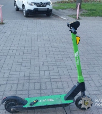 У Сумах на Харківській збили двох дівчат на електросамокаті