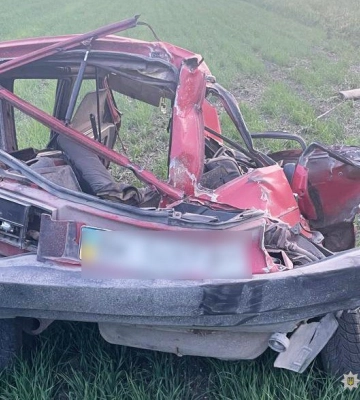 Поїзд Ужгород–Харків врізався в автомобіль