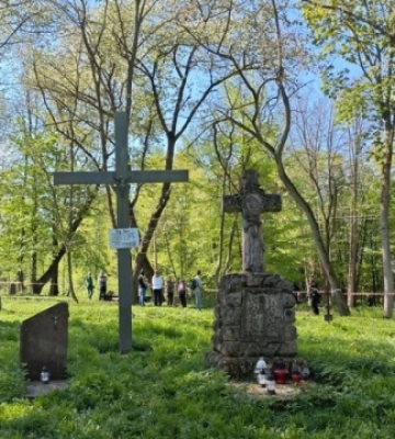 Эксгумация на месте захоронений в 1945 году поляков в Пужниках на Тернопольщине: нашли останки около 30 человек