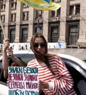 У Києві влаштували автопробіг на підтримку полонених та зниклих безвісти