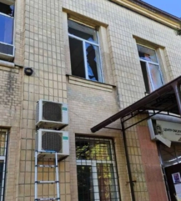 На Харківщині внаслідок російської атаки пошкоджена будівля податкової