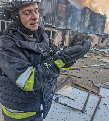 Окупанти вдарили БпЛА по Руській Лозовій на Харківщині: сталася пожежа