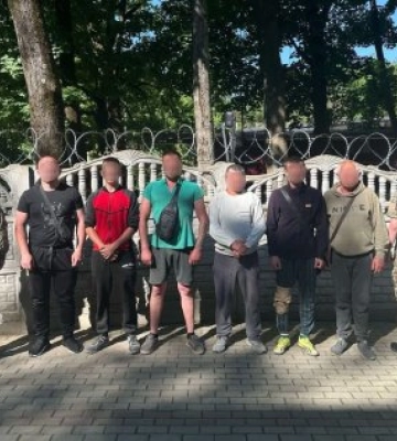 Поблизу кордону зі Словаччиною затримали шістьох чоловіків призовного віку