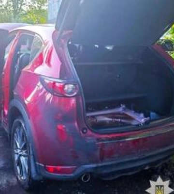 Поліція затримала правопорушника, який підпалив автомобіль у Полтаві 