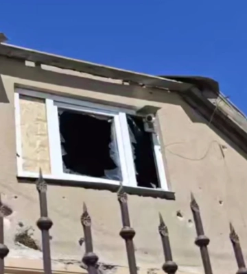 Російські війська обстріляли Корабельний район Херсона: є руйнування