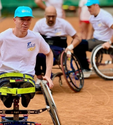 Привезли месидж надії: італійські паралімпійці показали, як грати у теніс на кріслах колісних в Івано-Франківську (ФОТО)