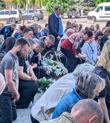 Волиняни попрощалися з 32-річним снайпером Максимом Ткачуком, який загинув на Луганщині