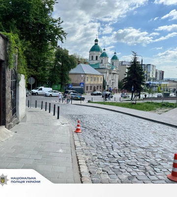 У Львові автомобіль Audi A4 на тротуарі збив 56-річну містянку, - поліція