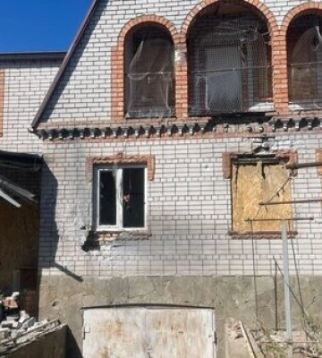 Впродовж дня окупанти атакували три райони Дніпропетровщини: пошкоджені будинки, авто, сталася пожежа. ФОТОрепортаж
