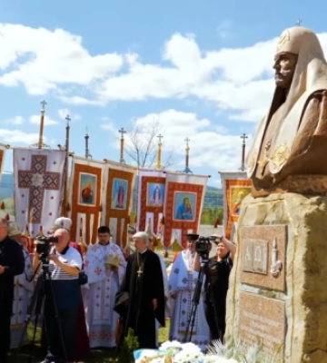 У селі Космачі на Прикарпатті відкрили погруддя Патріарху Володимиру (Романюку)