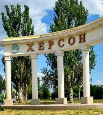 Росія атакувала центр Херсона: постраждали двоє чоловіків