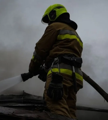 У трьох районах Києва зафіксовано падіння уламків БпЛА: виникли пожежі