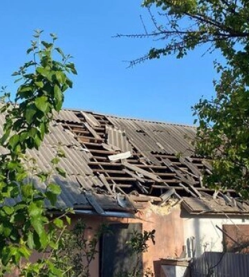 Ворог ударив дроном по Марганцю: поранено три жінки. ФОТОрепортаж