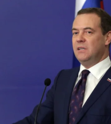 Від творців "Київ за три дні": Медведєв тепер пояснює Трампу, хто насправді взяв Берлін