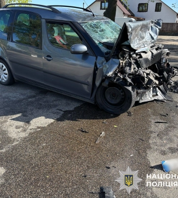 ДТП на зустрічних курсах на Київщині: до лікарні потрапили чоловік та жінка ДТП на зустрічних курсах на Київщині: до лікарні потрапили чоловік та жінка