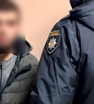 В Чечеловском районе Днепра среди бела дня напали на прохожую