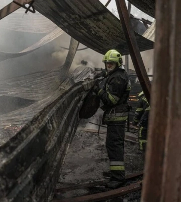 Рятувальники загасили масштабну пожежу у Гідропарку