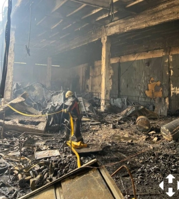 Внаслідок російської атаки дронами знищені депо та відділення Нової пошти в Ізюмі 