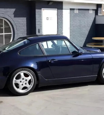У Дніпрі помітили рідкісний Porsche 1989 року вартістю понад $100 тисяч