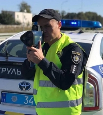 У Рівному на Марка Вовчка горів будинок: власника оселі госпіталізували (ВІДЕО)