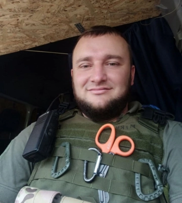 Історія лікаря з Волині, який два роки рятував життя бійцям під обстрілами