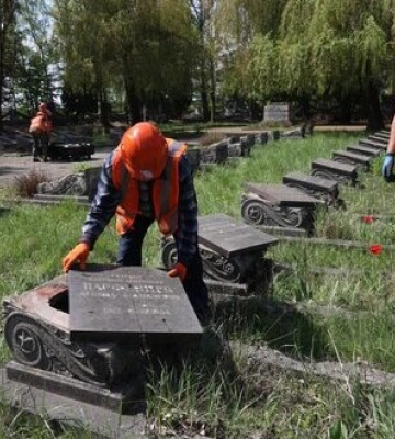 У Львові розпочали ексгумацію останків агента НКВС Кузнєцова, майора Путіна та радянських солдатів. ФОТОрепортаж