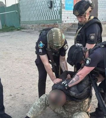 В Сумской области военный взял в заложники водителя авто и заставил его ехать с ним в Киев