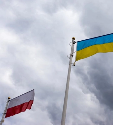 "Провокация в интересах России". Киев и Варшава осудили появление антиукраинской надписи на могиле воинов УПА
