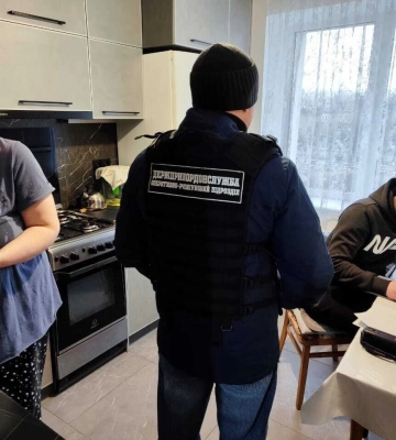 Дві жінки з підробленими документами намагалися вивезти своїх синів з України