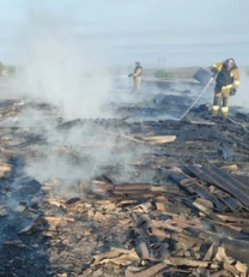 Спасатели более 5 часов тушили масштабный пожар в Донецкой области