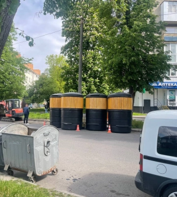 У Луцьку встановлюють нові підземні смітники