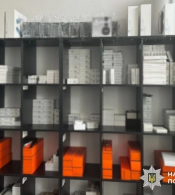 Продавали копії ґаджетів відомого бренду: на Хмельниччині судитимуть 24-річного організатора схеми