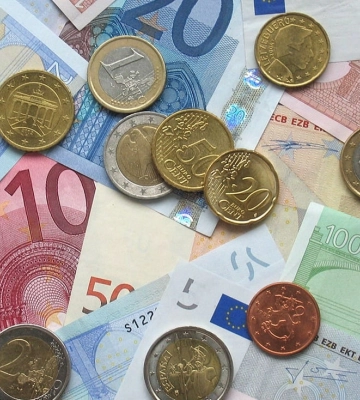 Украинцы задекларировали рекордные 326 млрд грн: количество миллионеров выросло