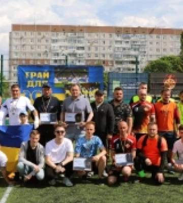 У Вараші зіграли у благодійний мініфутбол і розіграли футболку нападника рівненського «Вереса»