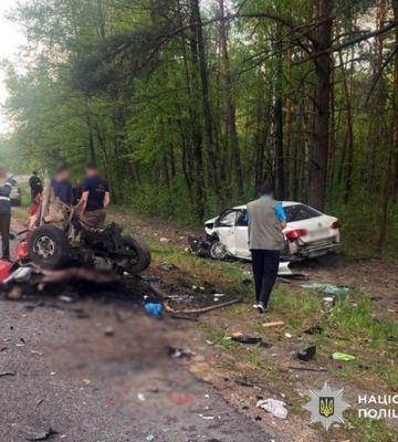 В лобовому зіткненні авто на Житомирщині загинули двоє людей, ще двоє – травмовані В лобовому зіткненні авто на Житомирщині загинули двоє людей, ще двоє – травмовані