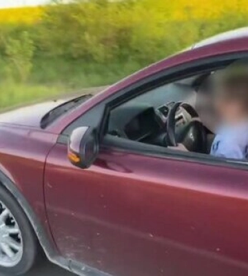 Батько дозволив малолітній доньці керувати автівкою на Львівщині: його притягнули до відповідальності
