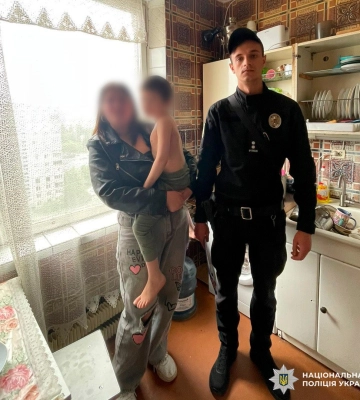 Мала дитина ледве не випала з вікна у Харкові