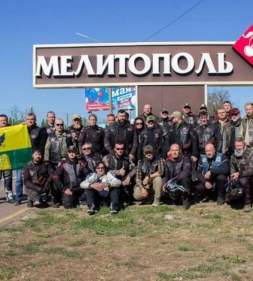 Все ради победы: оккупанты "выгуляли" под Мелитополем советские мотоциклы 