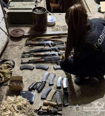 Автомати Калашнікова пересилали до Львова зі Запоріжжя
