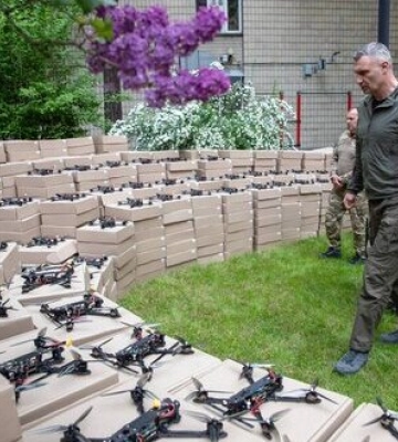 72 ОМБр отримала від громади Києва 900 дронів, модифікованих під потреби бригади, - Кличко
