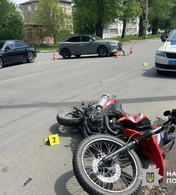 У Хмельницькому внаслідок ДТП постраждав неповнолітній кермувальник мотоциклу, - поліція